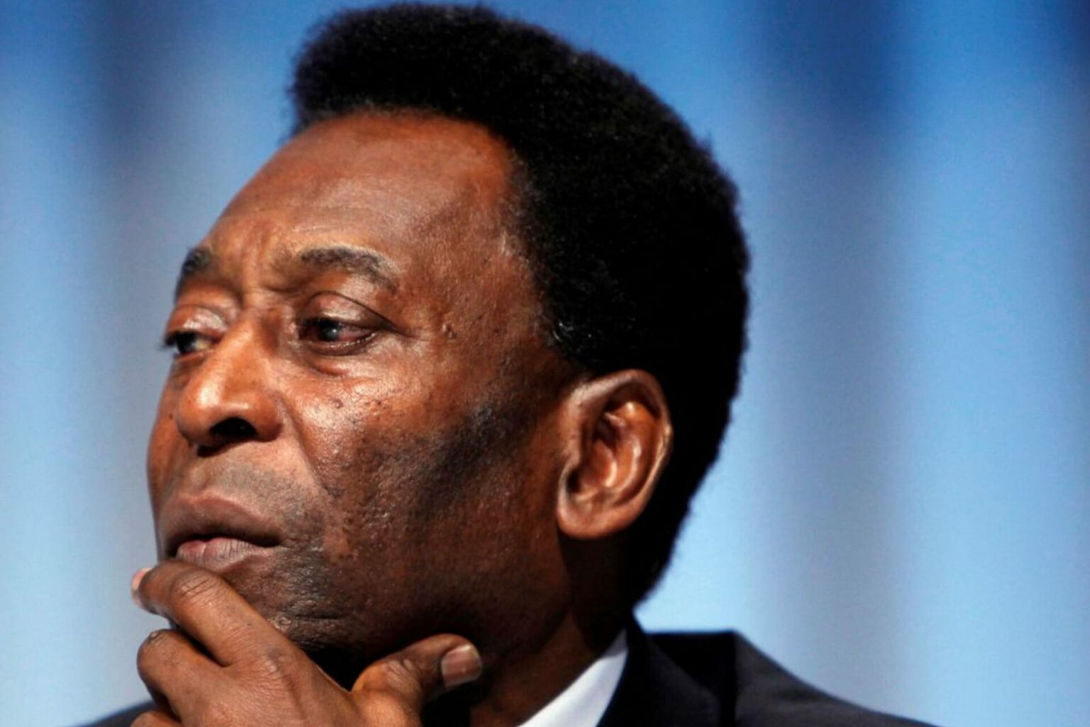 Ídolos do esporte prestam última homenagem a Pelé