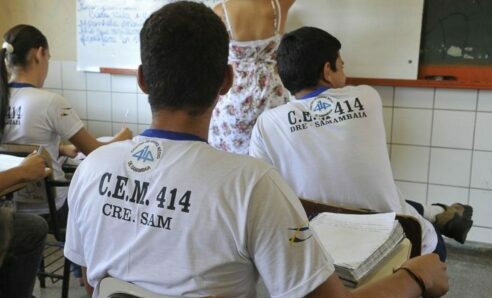 Após dois anos de pandemia, um em cada quatro jovens não estuda