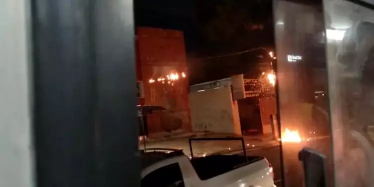 No Pará, poste pega fogo e chamas se alastram por fiação elétrica
