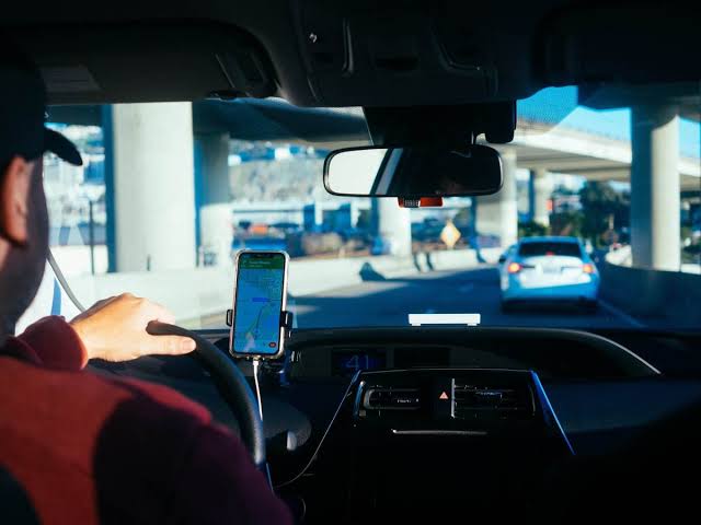 Passageiros de Uber e 99 relatam temor com motoristas que discutem política