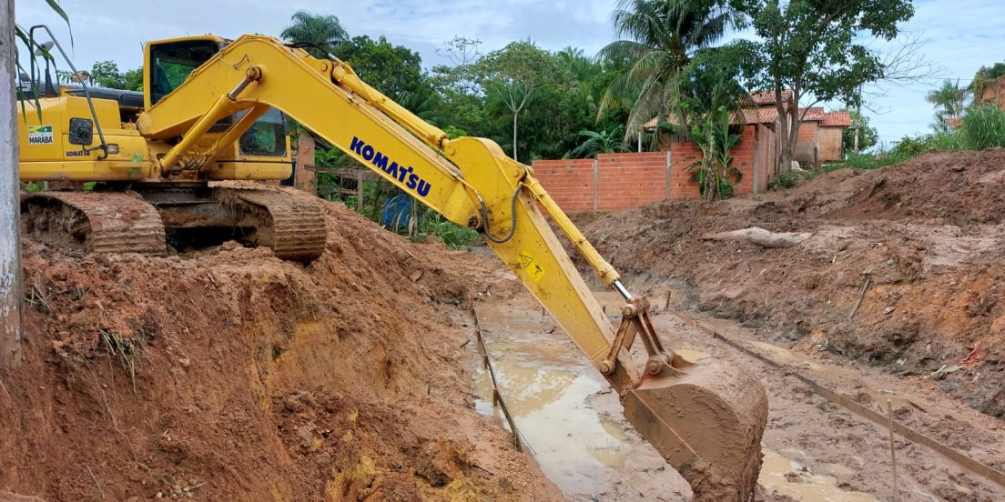 Prefeitura faz manutenção de bueiros para evitar alagamentos, em Marabá