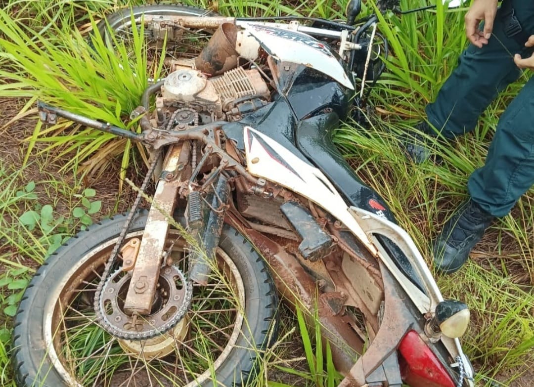 Caminhão atropela moto, mata pai e deixa filho ferido no interior do Pará