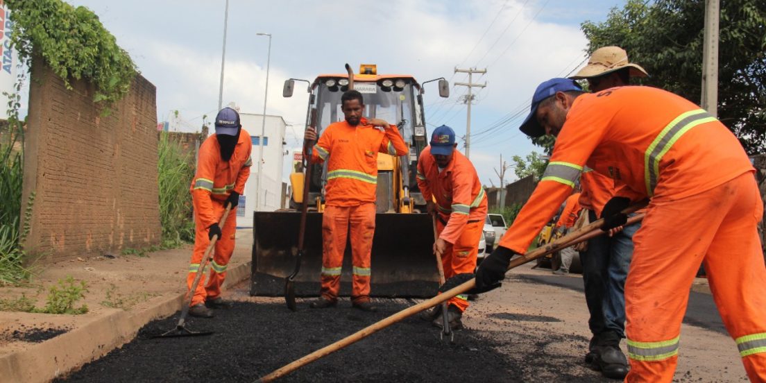 Secretaria de Obras envia equipes para recuperar vias em Marabá