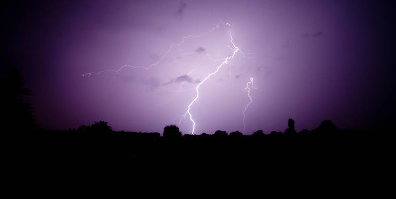 Meteorologia aponta risco de incidência de raios nesta semana no Pará