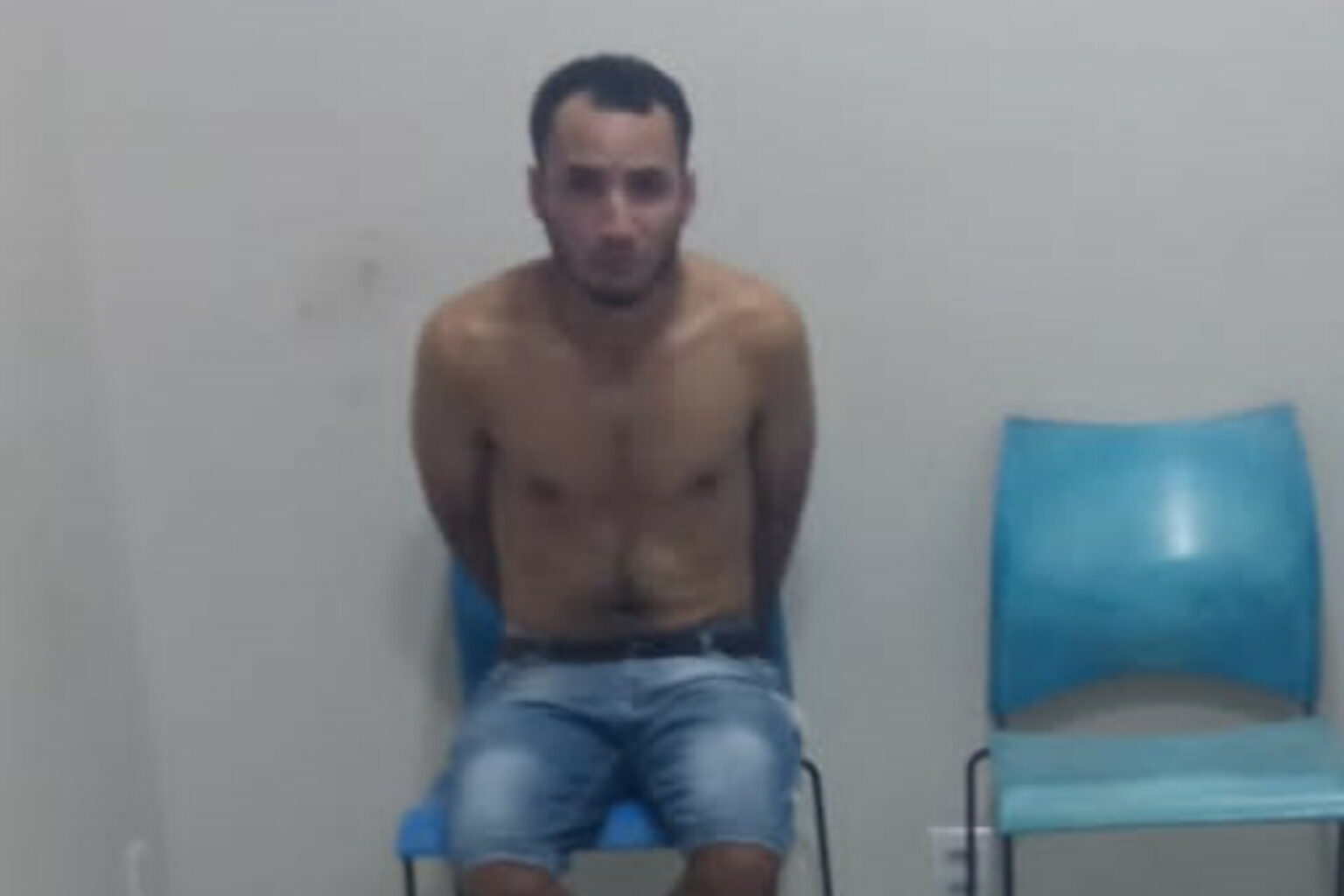 Homem é preso após quebrar tudo dentro de casa e agredir mulher em Parauapebas