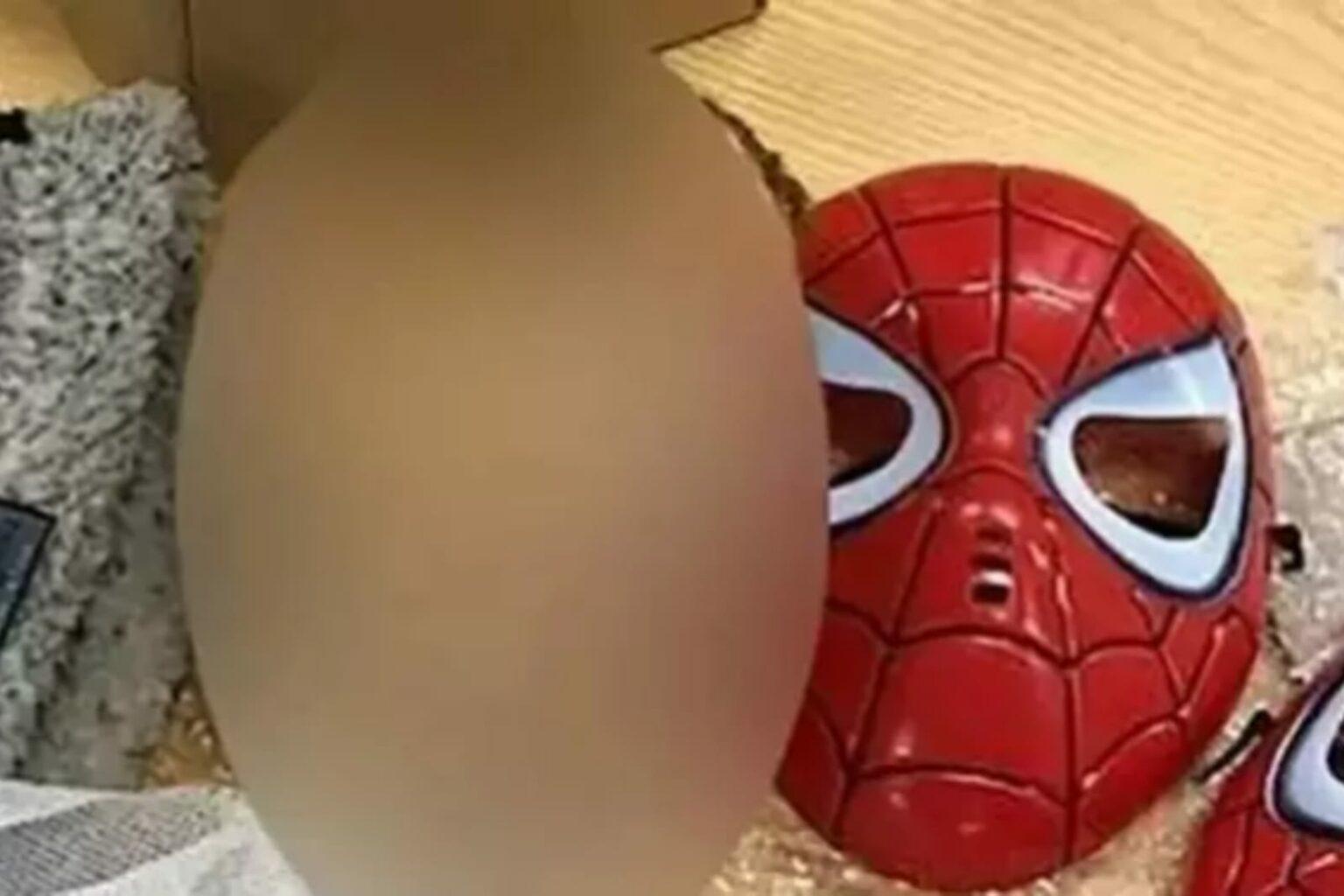 Cabeça decapitada é achada em máscara de homem-aranha enviada pelo correio