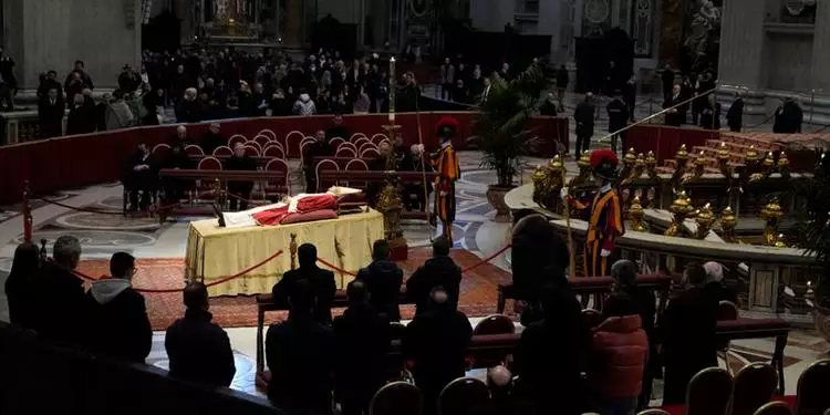 Morte de Bento XVI: começa o velório do Papa emérito no Vaticano