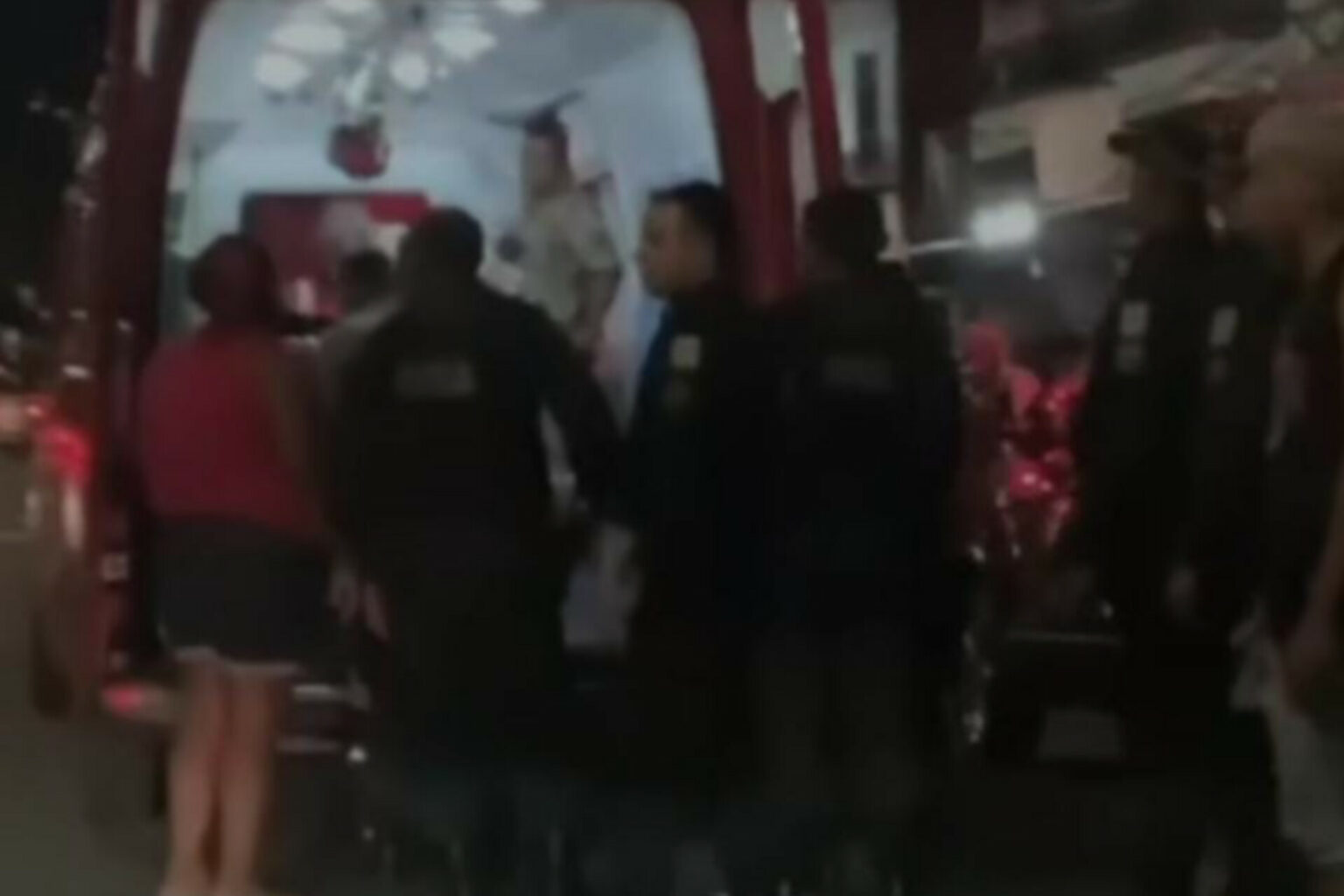 Homem com tiro na perna é arremessado de dentro de carro no Pará