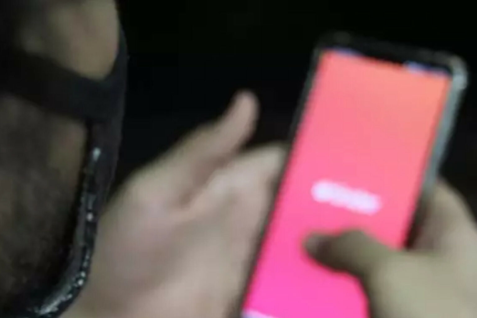 Homem é sequestrado e perde R$ 1 milhão após golpe em app de namoro