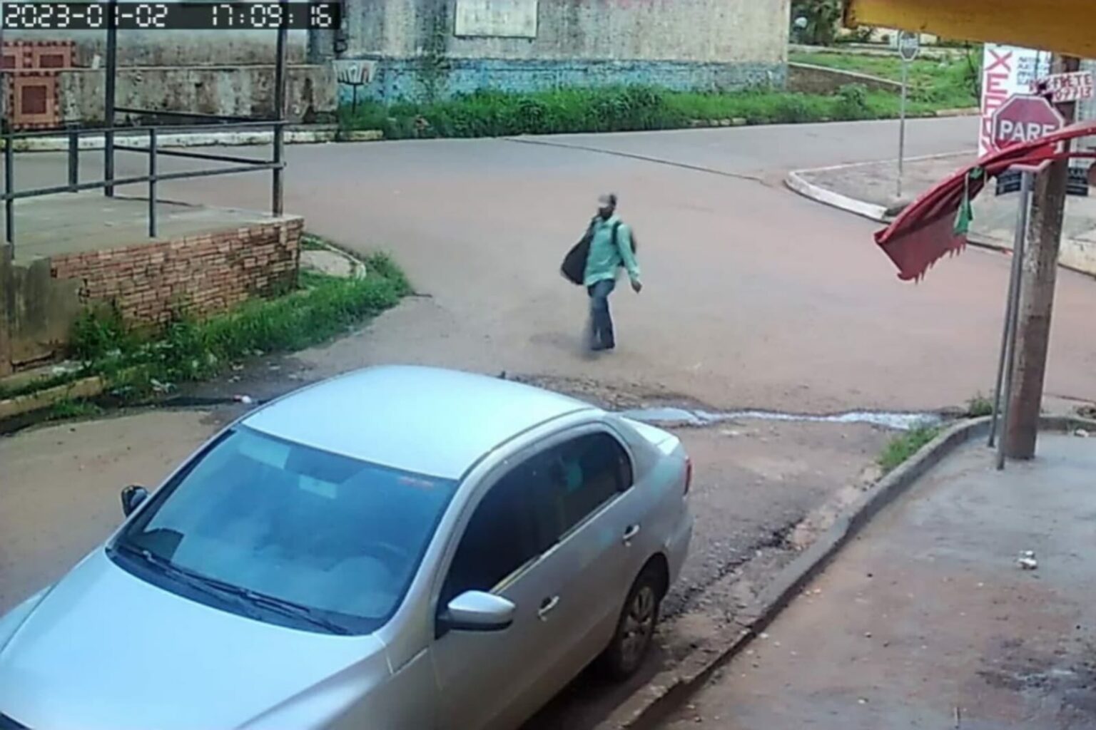 Câmeras flagram fuga do suspeito de assaltar casa lotérica em Parauapebas