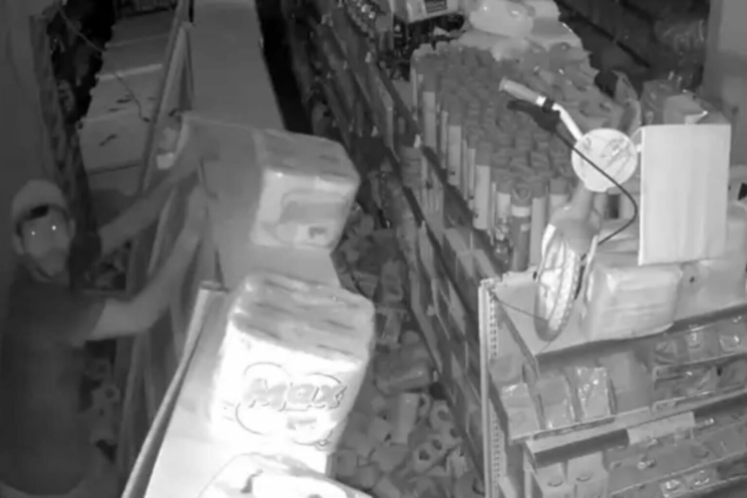 Homem furta mais de R$ 4 mil de mercadinho em Anapu