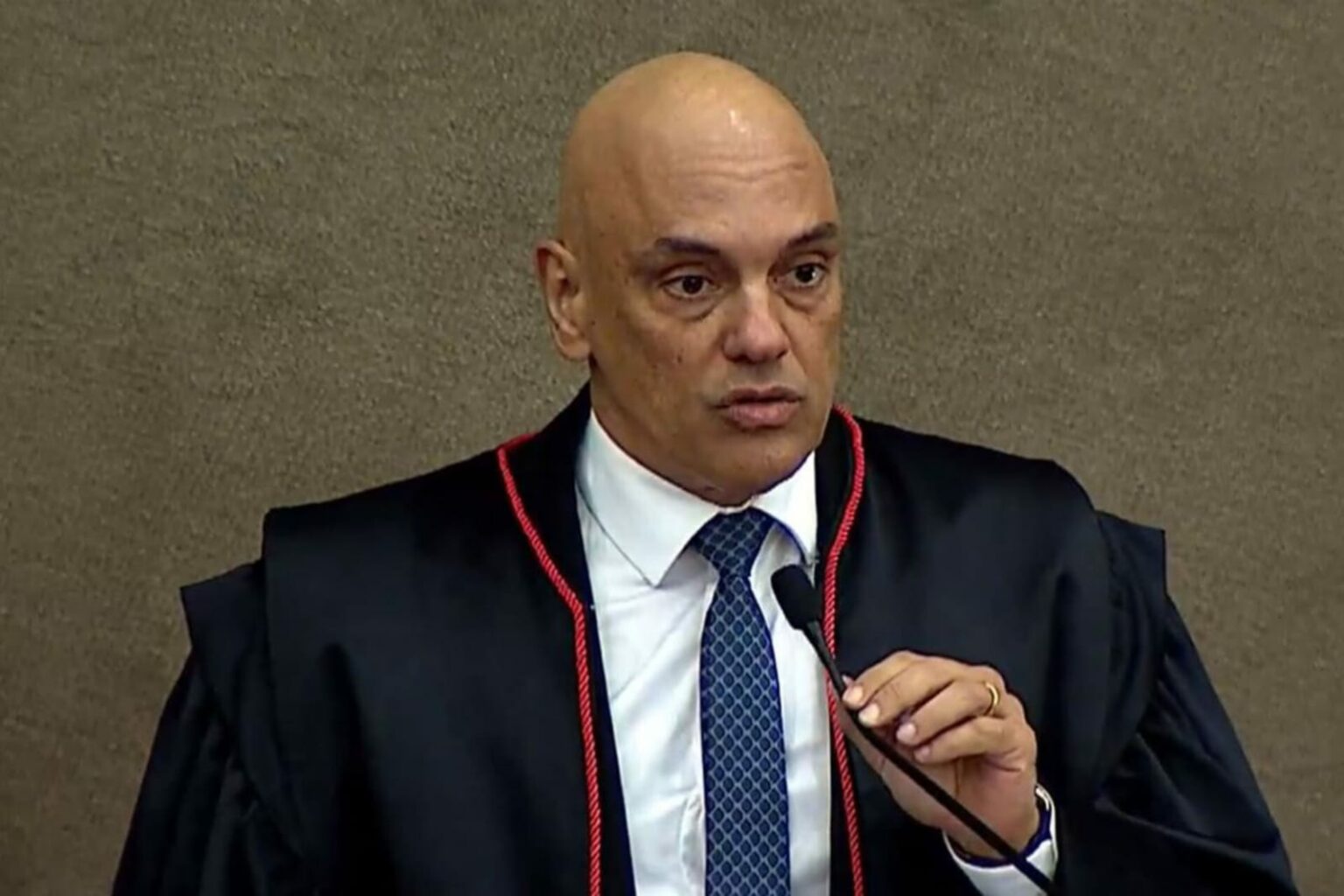 Moraes decreta prisão preventiva de acusados por atos antidemocráticos