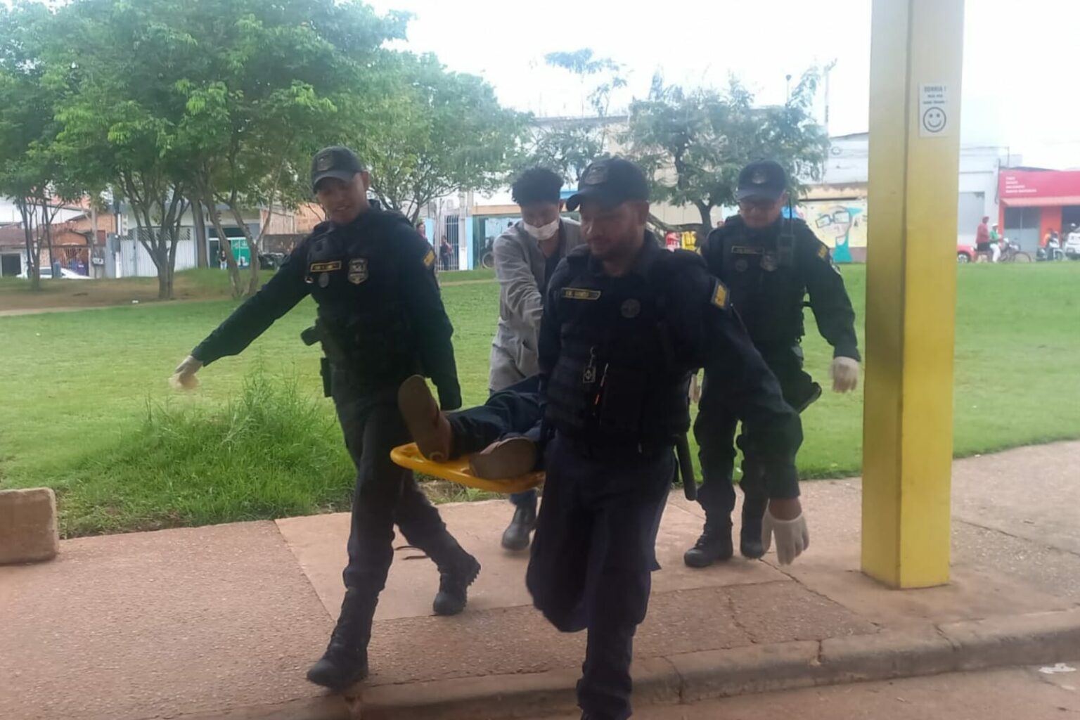 Morador de rua passa mal e é socorrido pela Guarda Municipal de Parauapebas