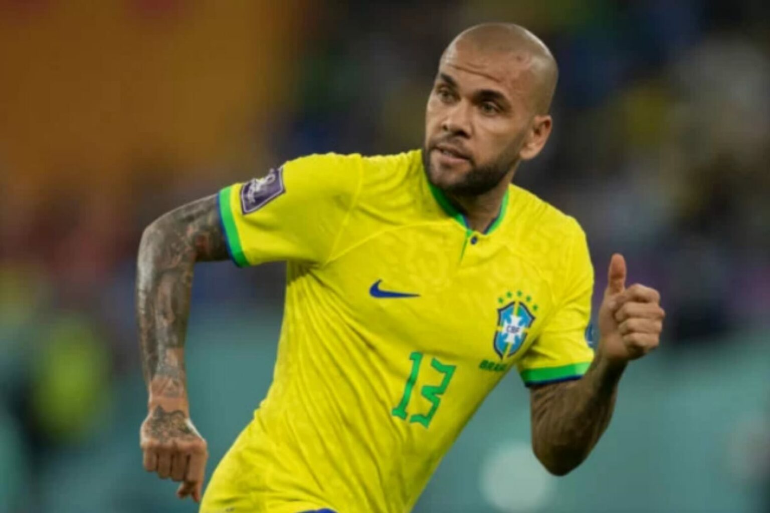 Jogador Daniel Alves é detido na Espanha após denúncia de assédio sexual