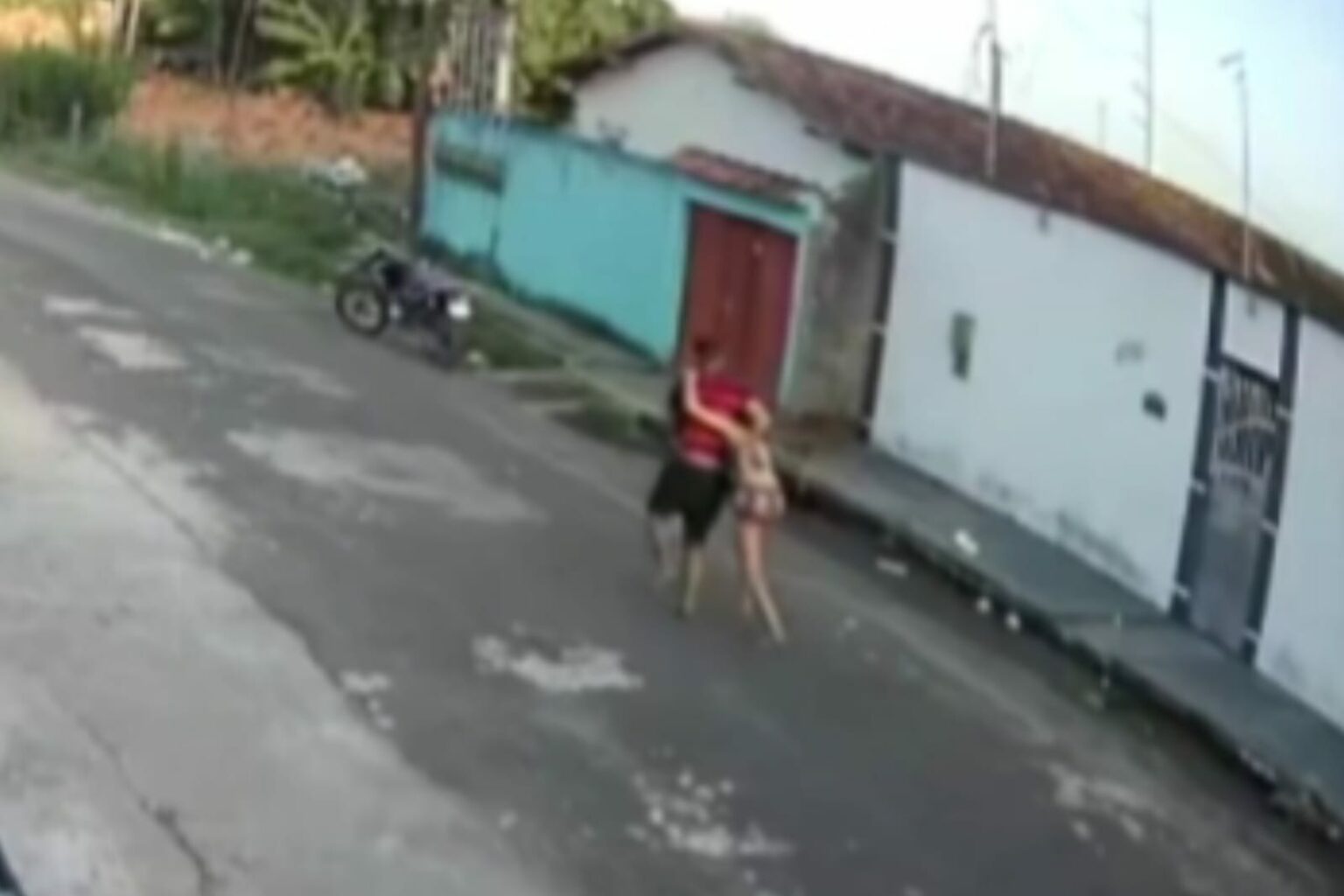 Homem flagrado agredindo e arrastando modelo na rua é preso em Castanhal