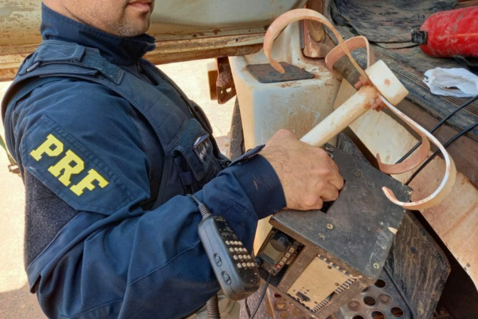 PRF detém caminhoneiro por uso de rádio clandestino no sudeste do Pará