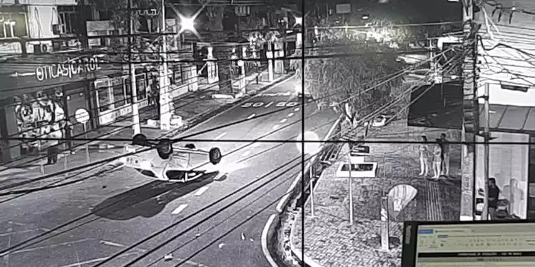 Carro capota após acidente de trânsito no nordeste do Pará