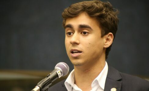 Moraes libera redes sociais do deputado eleito Nikolas Ferreira
