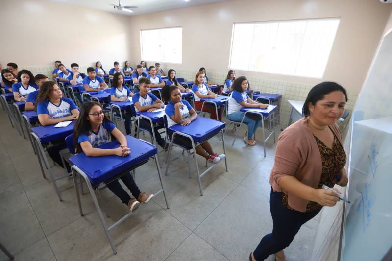 Pará anuncia reajuste de 15% para professores; salário inicial será de R$ 8 mil