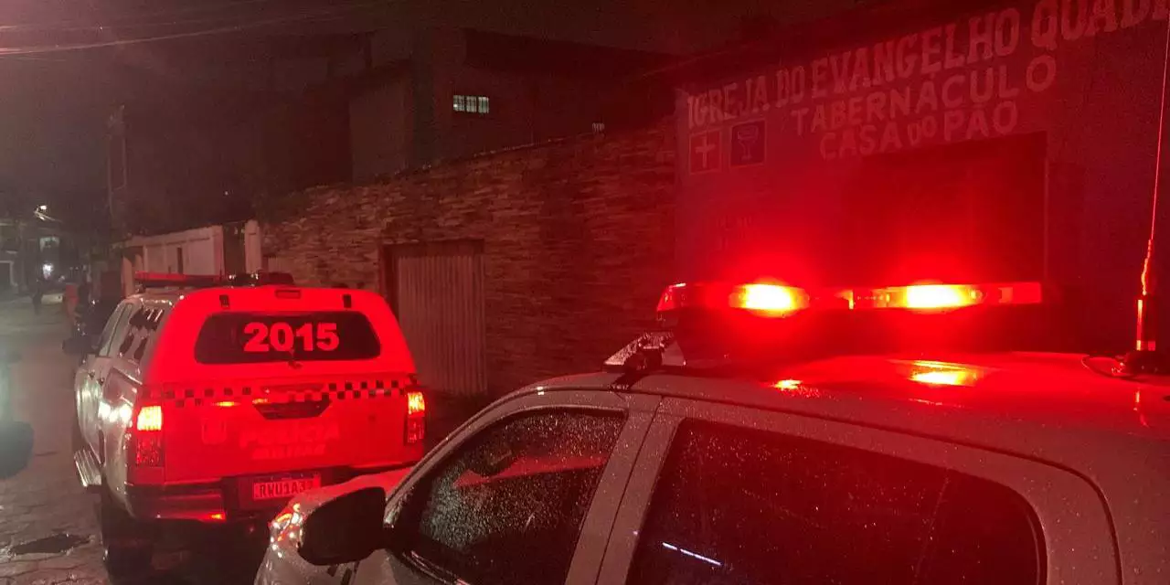 Jovem tenta defender mulher e acaba morto com facada no peito