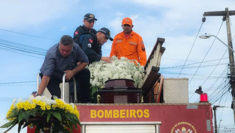 Sargento da PM morto após assalto com reféns é homenageado no Pará