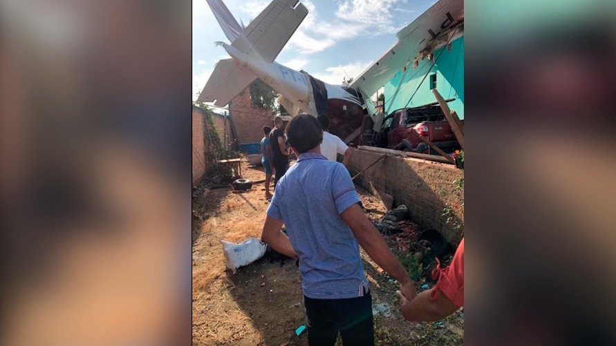 VÍDEO: Avião monomotor cai sobre residência em São Félix do Xingu