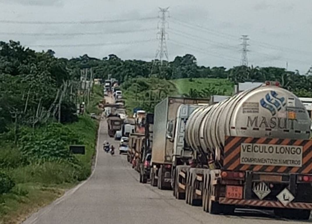 Obras e buracos atormentam motoristas na BR-155 em Marabá