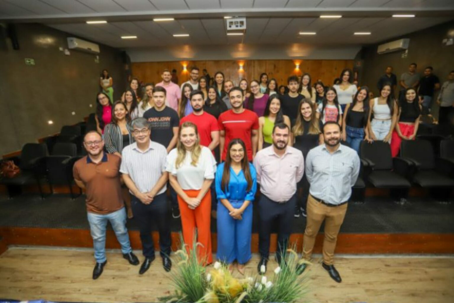 Prefeita de Canaã dos Carajás recepciona 29 estudantes de medicina para internato