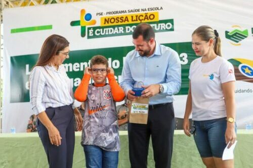 Prefeitura de Canaã inicia entrega de óculos para alunos da rede pública