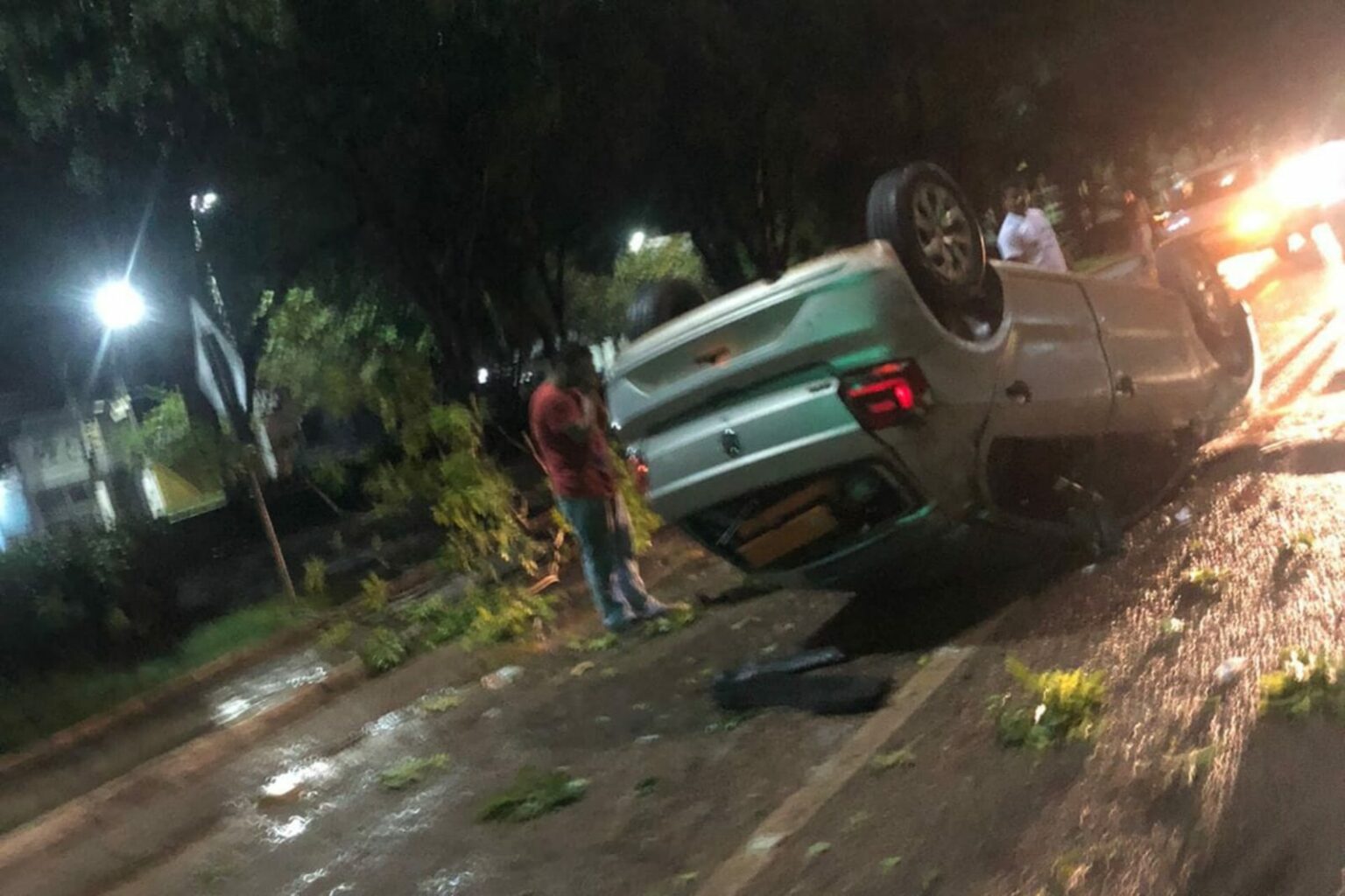 Motorista perde controle da direção e capota veículo em Marabá