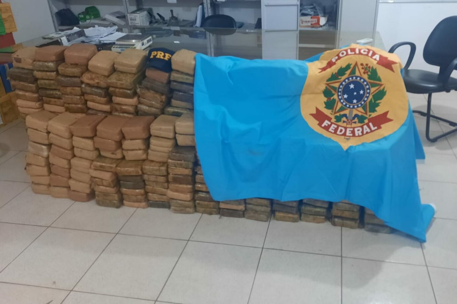 PRF apreende mais de 400 kg de maconha em Novo Repartimento
