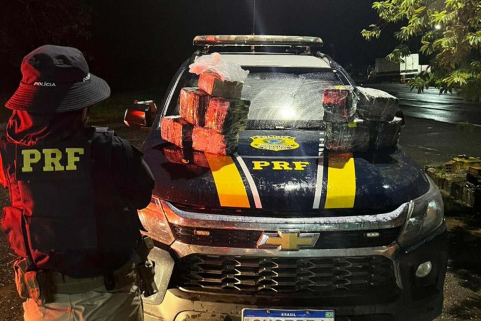 PRF apreende 37 kg de drogas em Santa Maria do Pará