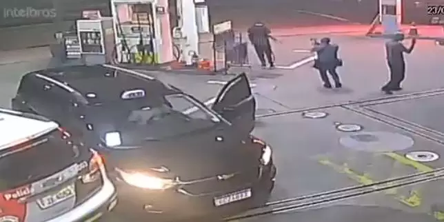 Taxista bate em viatura da PM para escapar de sequestradores; vídeo