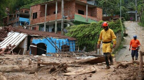 Sobe para 49 o número de mortos no litoral norte de São Paulo