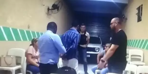 Delegado se disfarça de fiel e prende pastor foragido