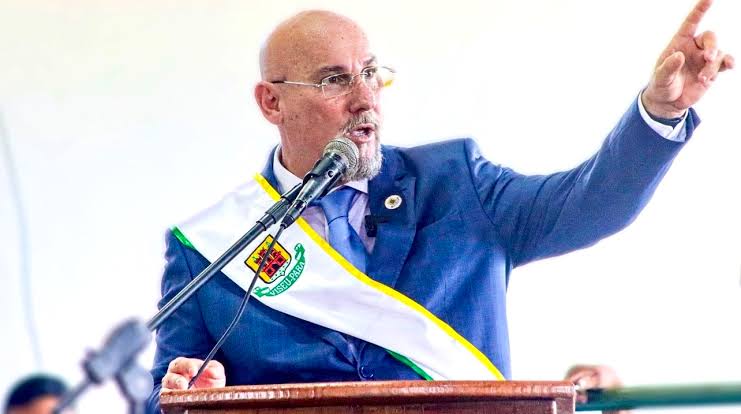 Cristiano Vale toma posse como prefeito de Viseu