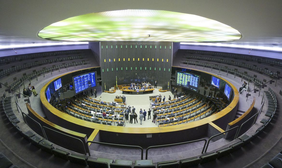 Projeto define como crime condicionar serviço público a ato sexual