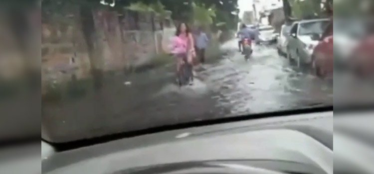 VÍDEO: Motorista se diverte ao molhar ciclista e causa revolta na web