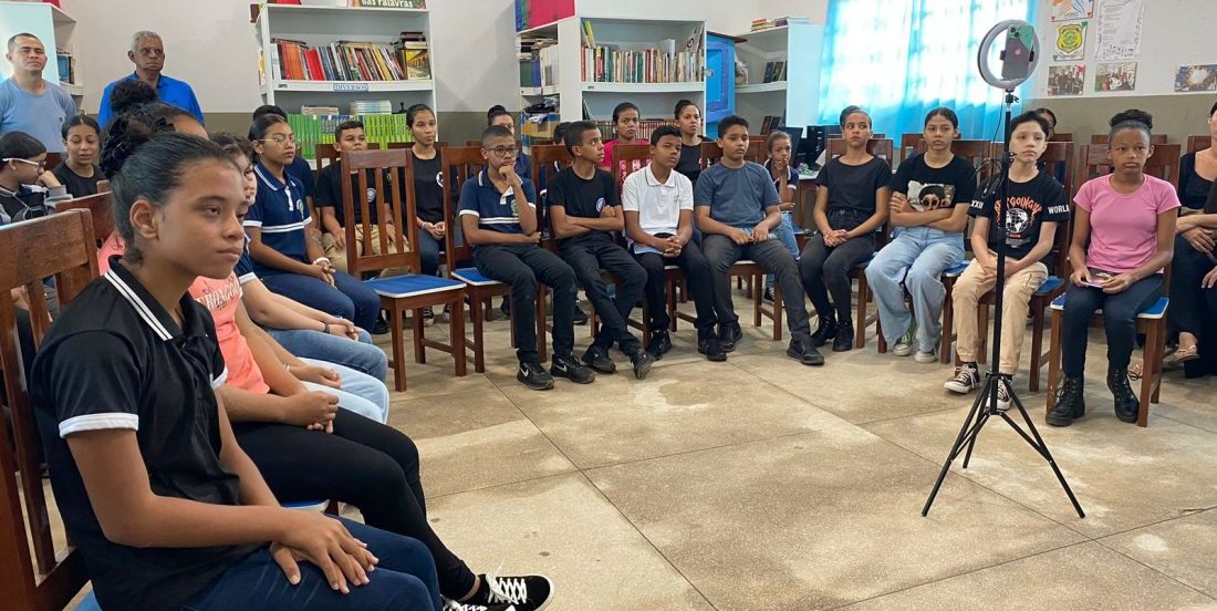 Escola Cristo Rei realiza bate-papo com escritores em Marabá