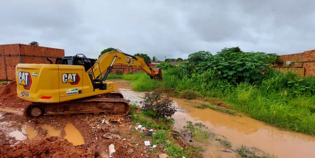 Equipes atuam na limpeza e desobstrução de bueiros e grotas em Marabá