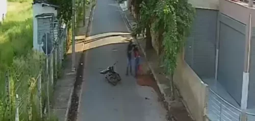 Jovem é assassinada com golpes de faca na frente do filho de 4 anos