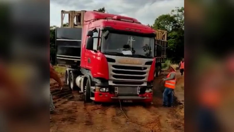 Atoleiro interrompe tráfego em desvio alternativo na PA-150 no Pará