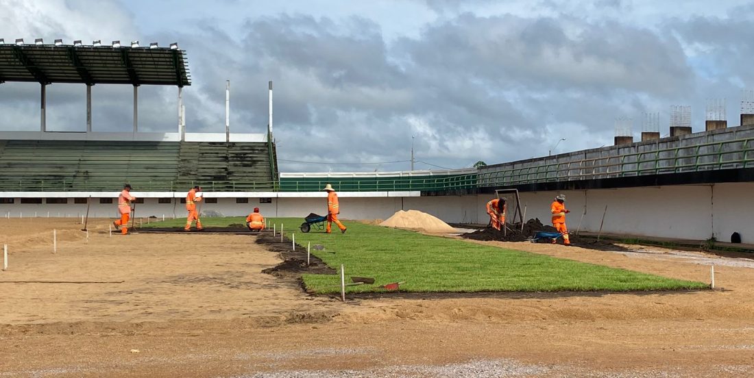 Sevop trabalha na ampliação do gramado do Novo Estádio Municipal de Marabá