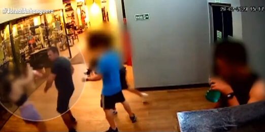 VÍDEO: PM agride mulher com soco dentro de academia em Goiás