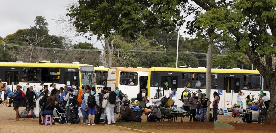 “Só fui fazer um trabalho”; diz motorista de ônibus apreendido em 8 de janeiro em Brasília