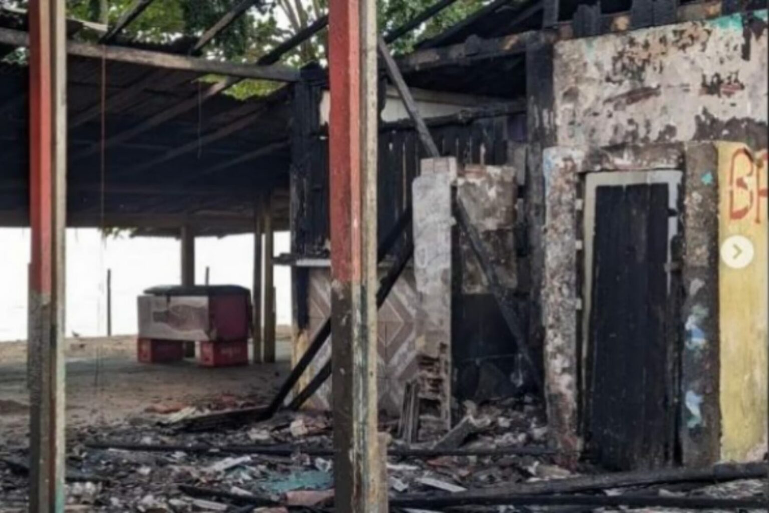Incêndio destrói barraca em praia no Pará