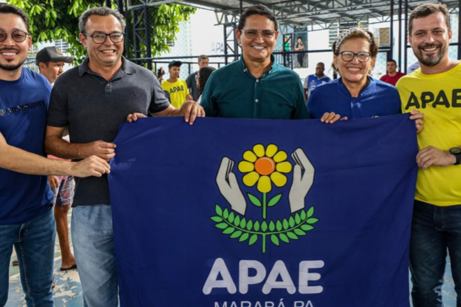 Diretoria do Águia visita APAE e participa de jogo em Marabá