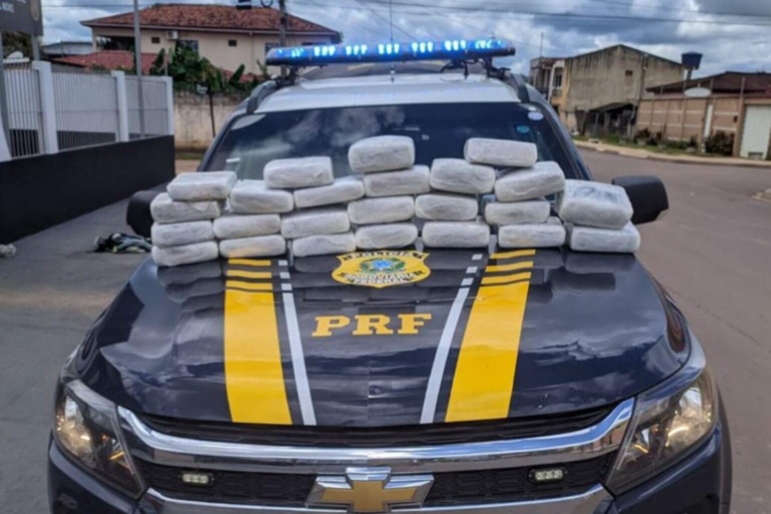 PRF apreende 29 kg de maconha em Brasil Novo