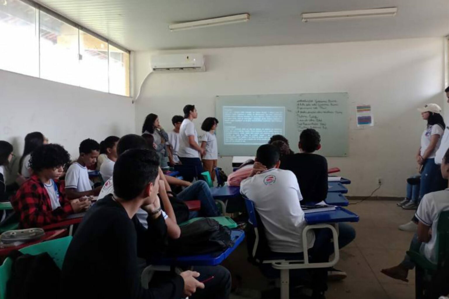 Escolas estaduais de Parauapebas debatem racismo e machismo