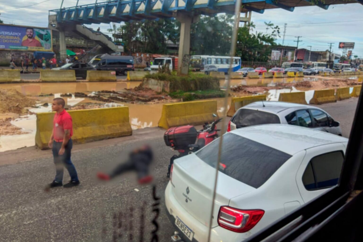Acidente na BR-316 deixa motociclista ferido e trânsito lento